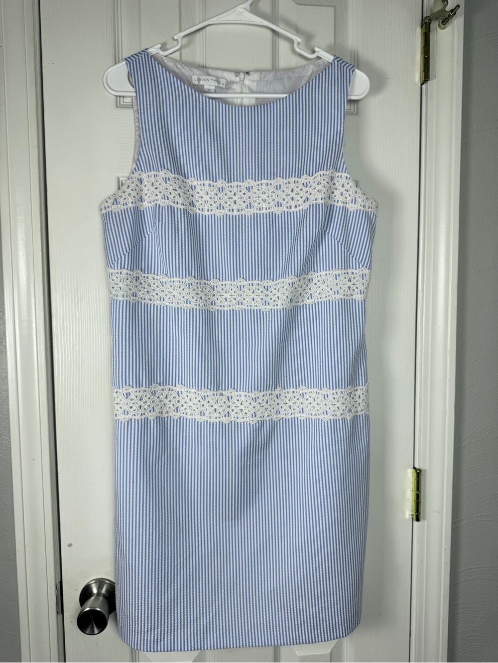 London Times Blue White Seersucker Lace Shift Dress Size 12 Sleeveless Classic